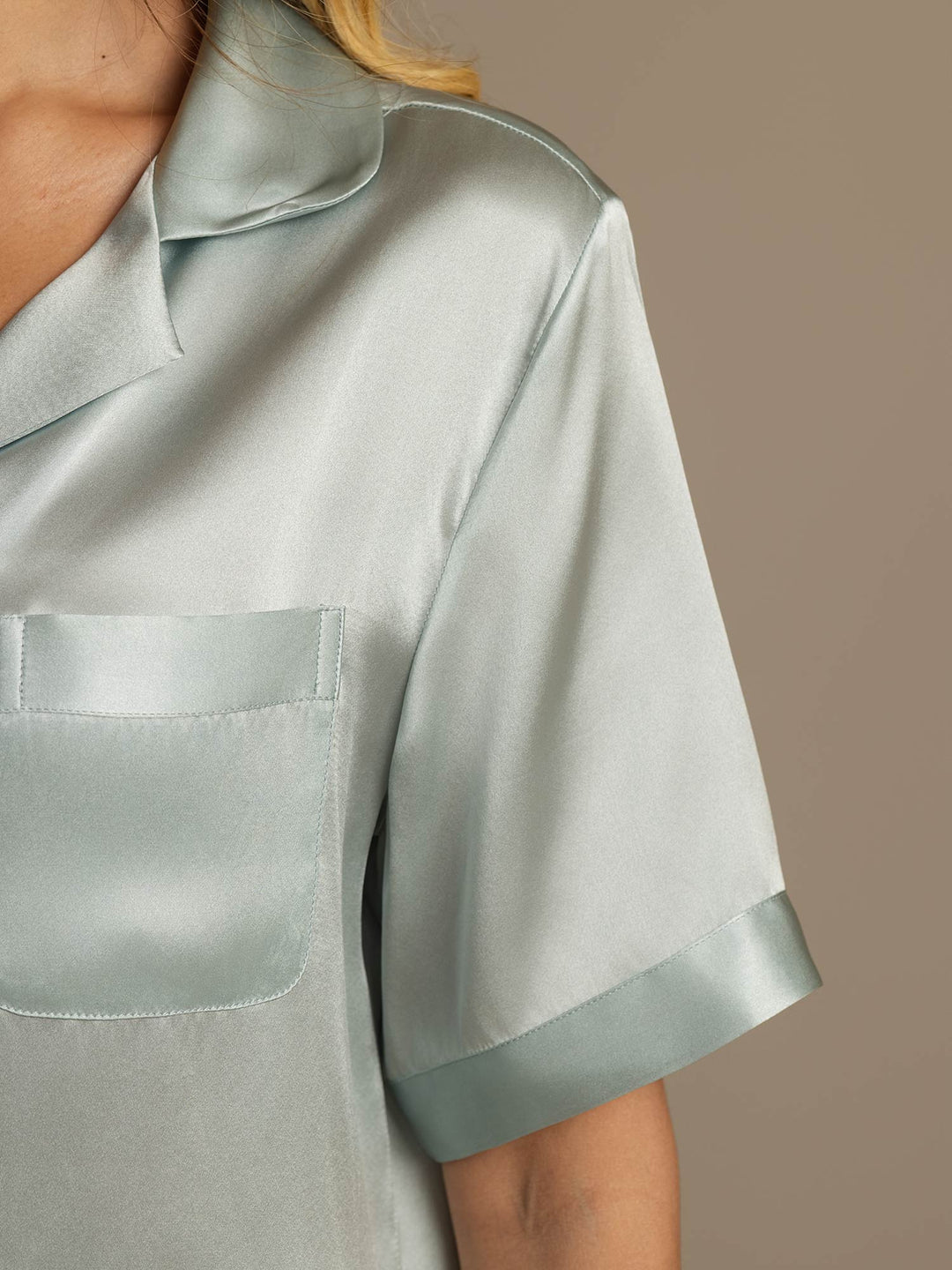 Pyjamaset  met korte mouwen en een verfijnde, ontspannen pasvorm van zuivere moerbeizijde - 16 momme